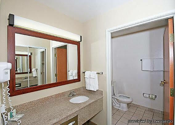 โฟร์ พอยต์ บาย เชอราตัน รอลีจ์ อารีนา Hotel ราลลี ภายนอก รูปภาพ