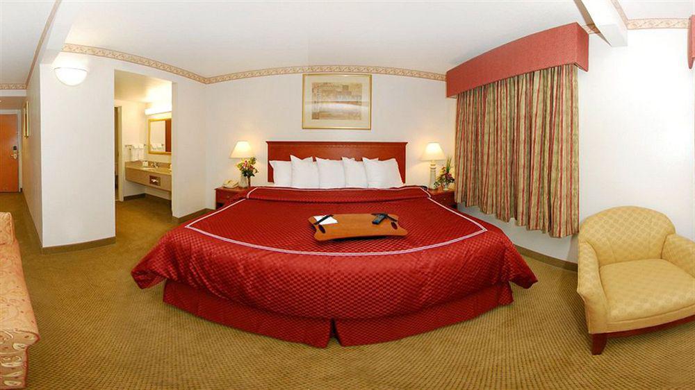 โฟร์ พอยต์ บาย เชอราตัน รอลีจ์ อารีนา Hotel ราลลี ภายนอก รูปภาพ